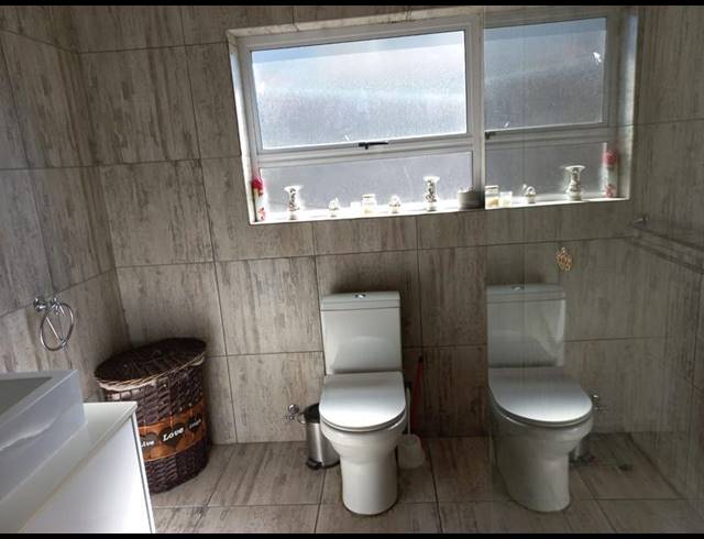 6 BEDROOM HOUSE FOR SALE IN ZEEKOEIVLEI